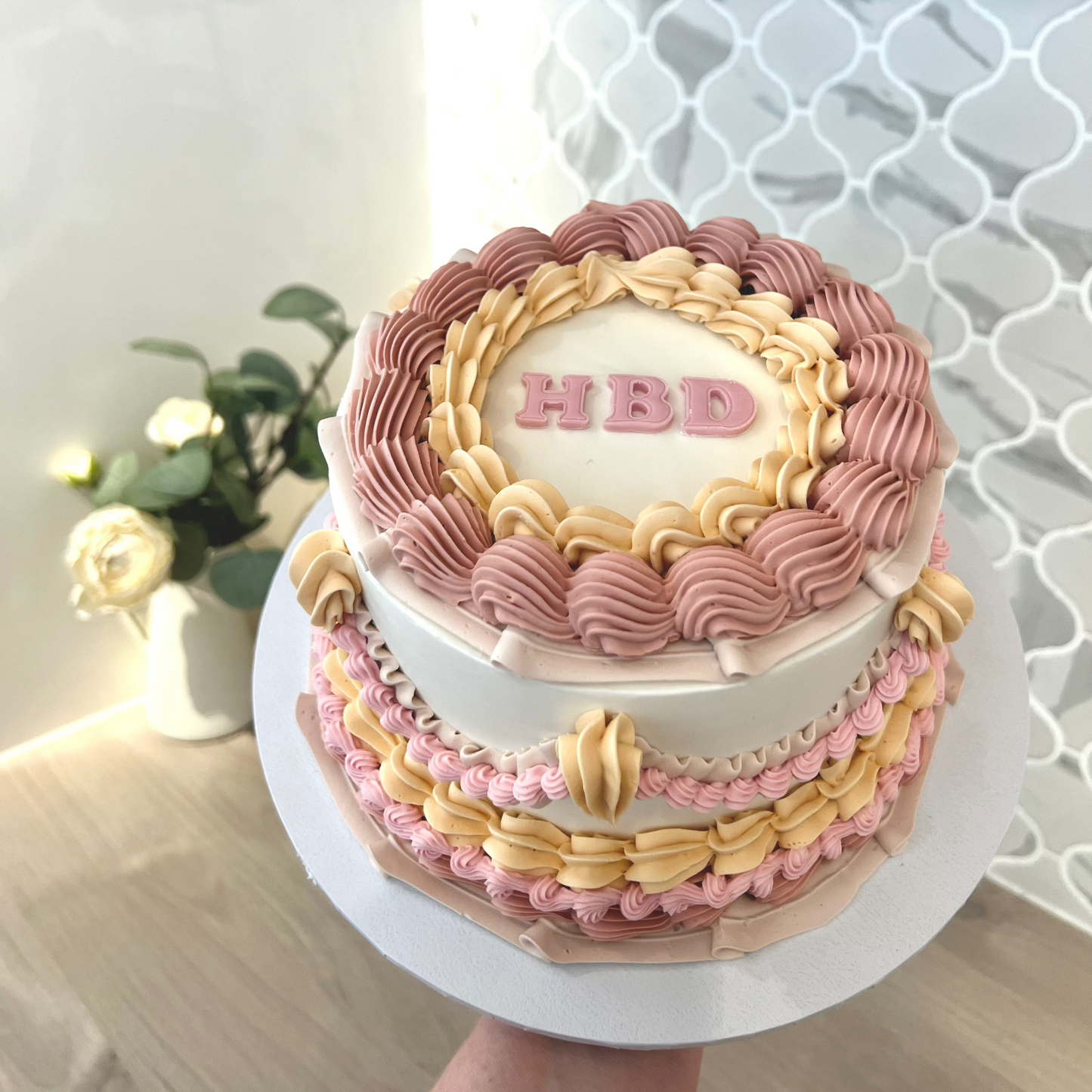 Frilly Retro Round Cake