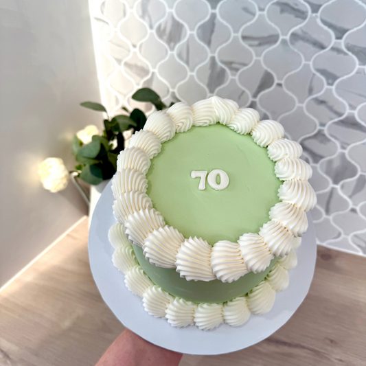 Standard Retro Round Cake