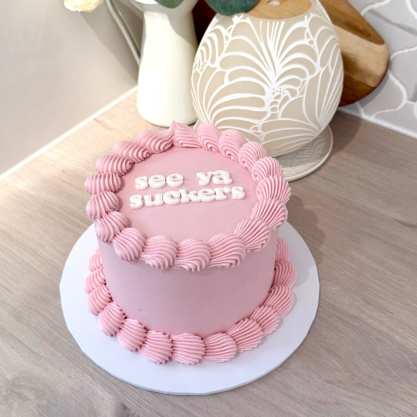 Standard Retro Round Cake